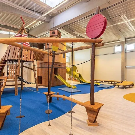 4 Person In Apartment *