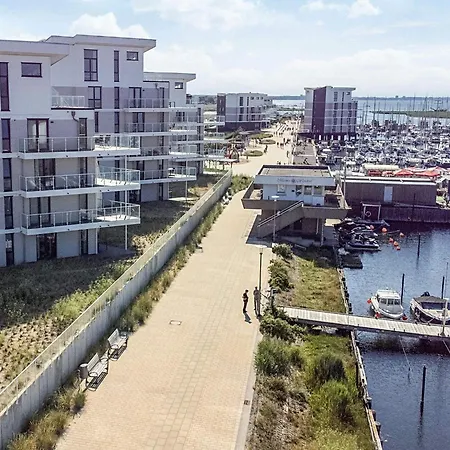 4 Person In アパート