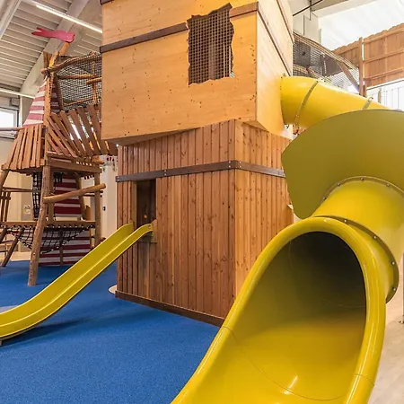 4 Person In Apartment *