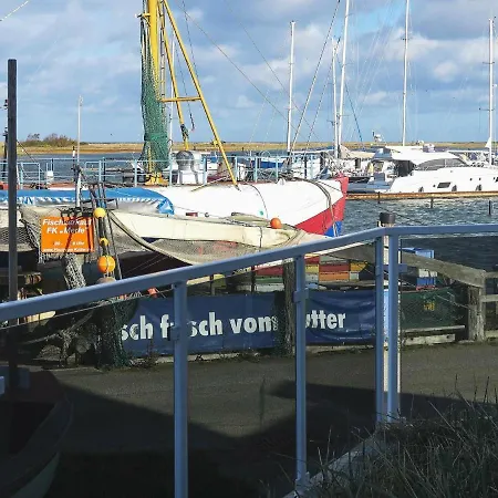 アパート 4 Person In *